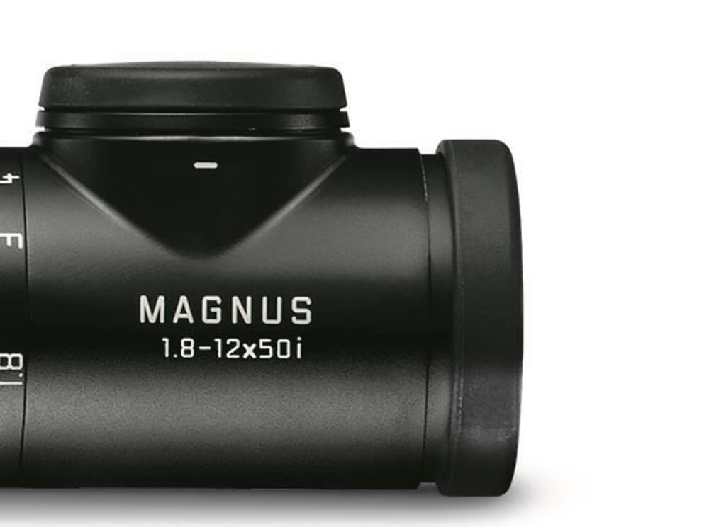 l'unica differenza tra Magnus e Magnus i è nel nome del prodotto e nell'assenza in questi ultimi del "dente" tra illuminazione del reticolo e conchiglia oculare che invece si notava sui Magnus