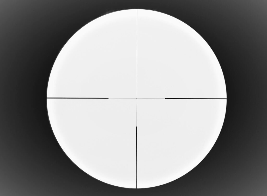 Il Fortis 6i 1-6x24 in dettaglio. si notano la grande ghiera degli ingrandimenti in metallo e la torretta sul lato sinistro per regolare l'intensità luminosa del punto centrale del reticolo.