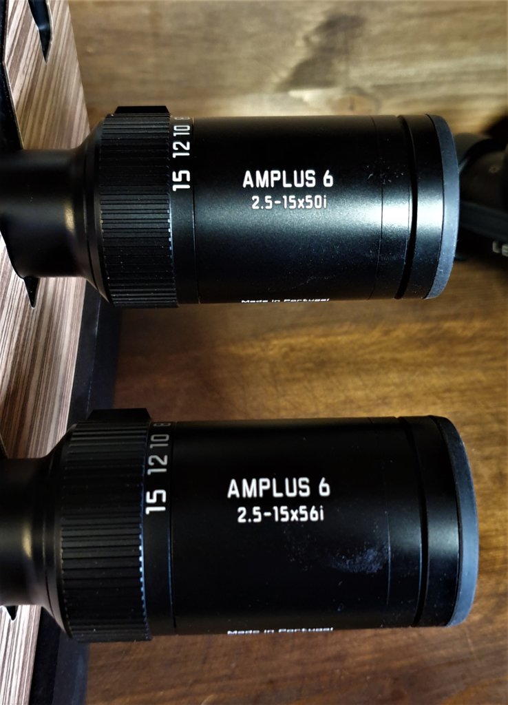 Amplus 6i 2.5-15x50 e 2.5-15x56 sono esternamente identici, anche nella lunghezza.