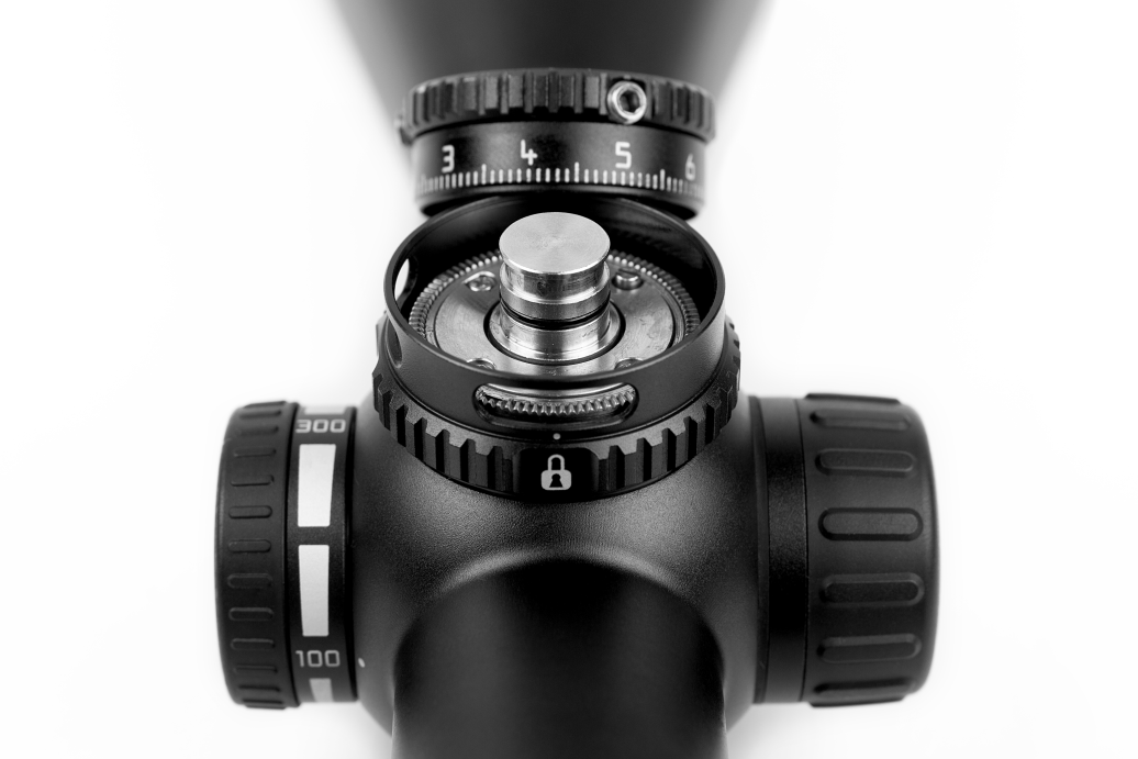 La torretta BDC del Leica Magnus con il coperchio rimosso. Operazione che richiede allentare due brugole, pochi secondi. Chi non è abituato a vedere un Magnus rimane sbalordito dalla sensazione di robustezza dell'acciaio 60 HRC.