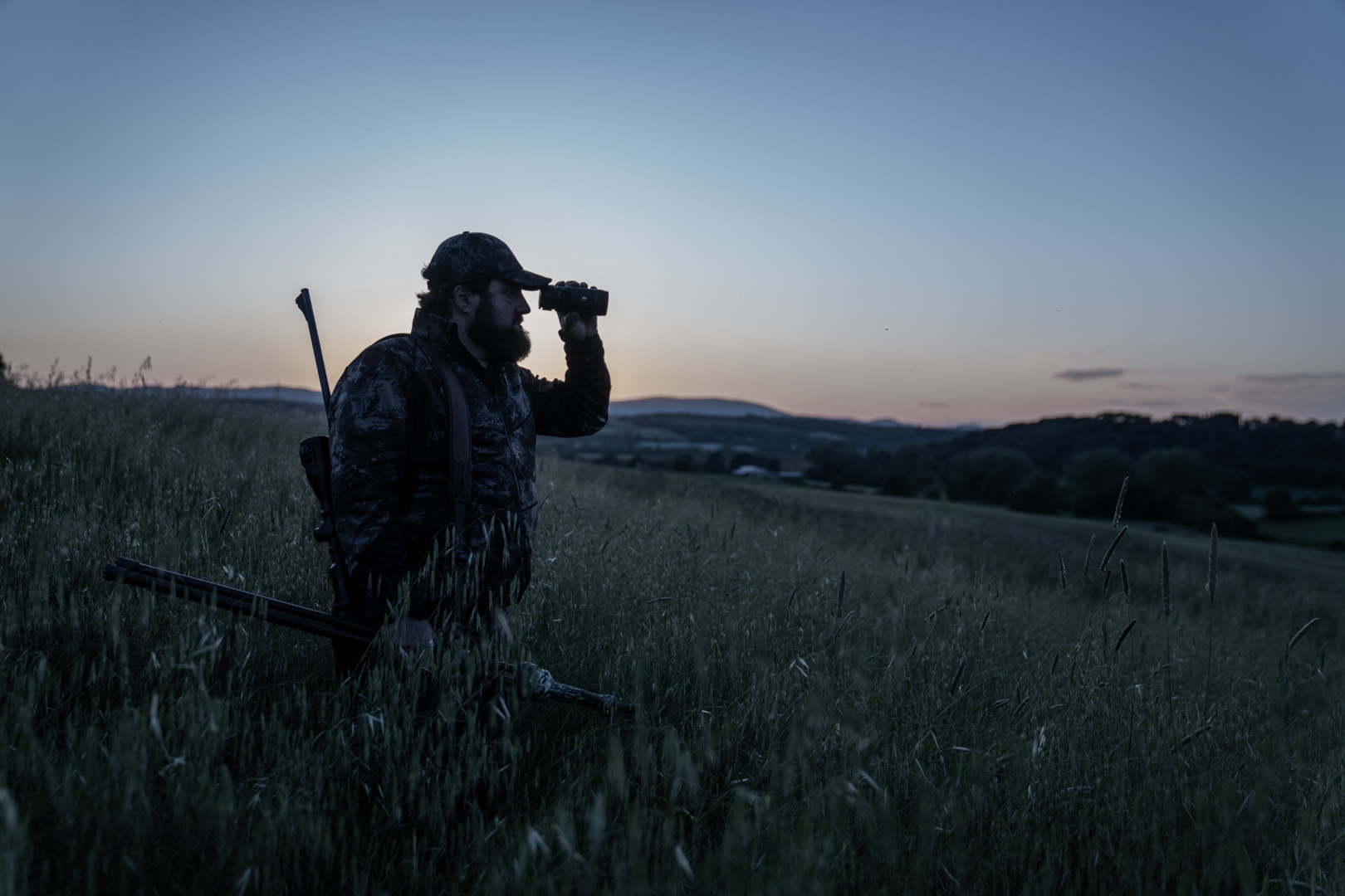 Leica Calonox 2 Sight si prepara alla notte - raccomandiamo di rispettare le leggi in materia.