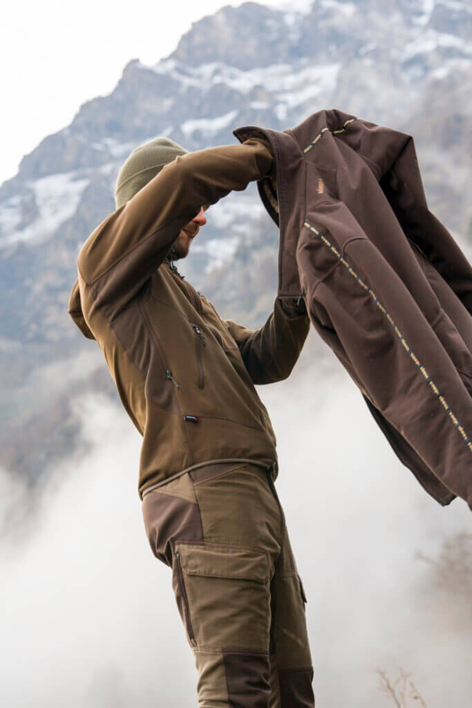 Giacca in pile Kamko a maniche lunghe da uomo - reversibile. Camo Mountain Hunter/marrone scuro